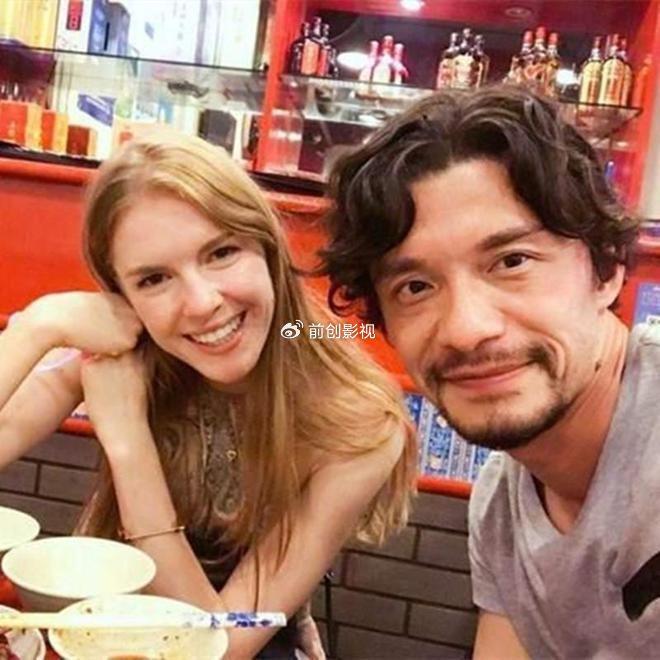 并非上港，谢晖正式上任，亮相上海新岗位，外籍娇妻发声支持