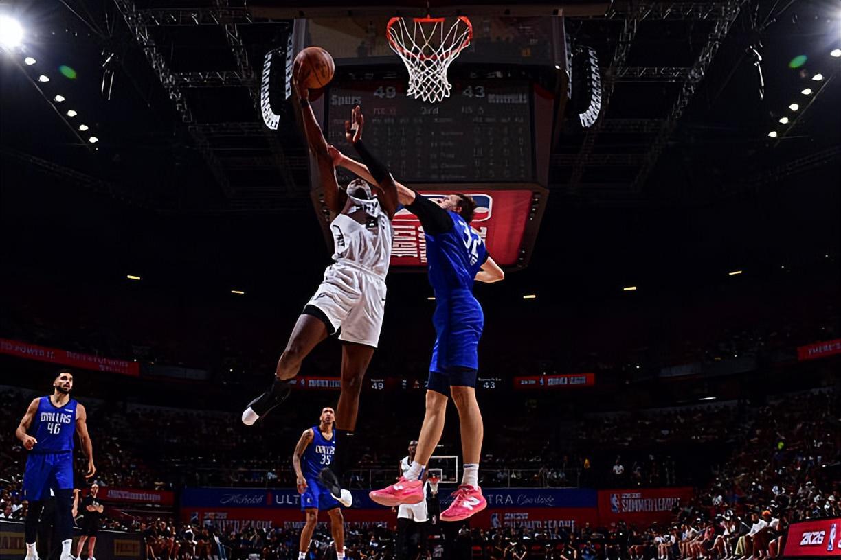 jiuyou-攻防两端都有输出！马刺二队替补中锋成功扮演了奇兵的角色？