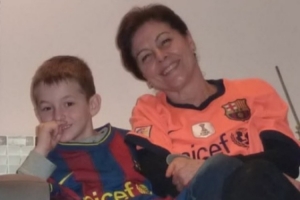 卡萨多社媒晒儿时穿巴萨球衣的照片，回应转会传闻