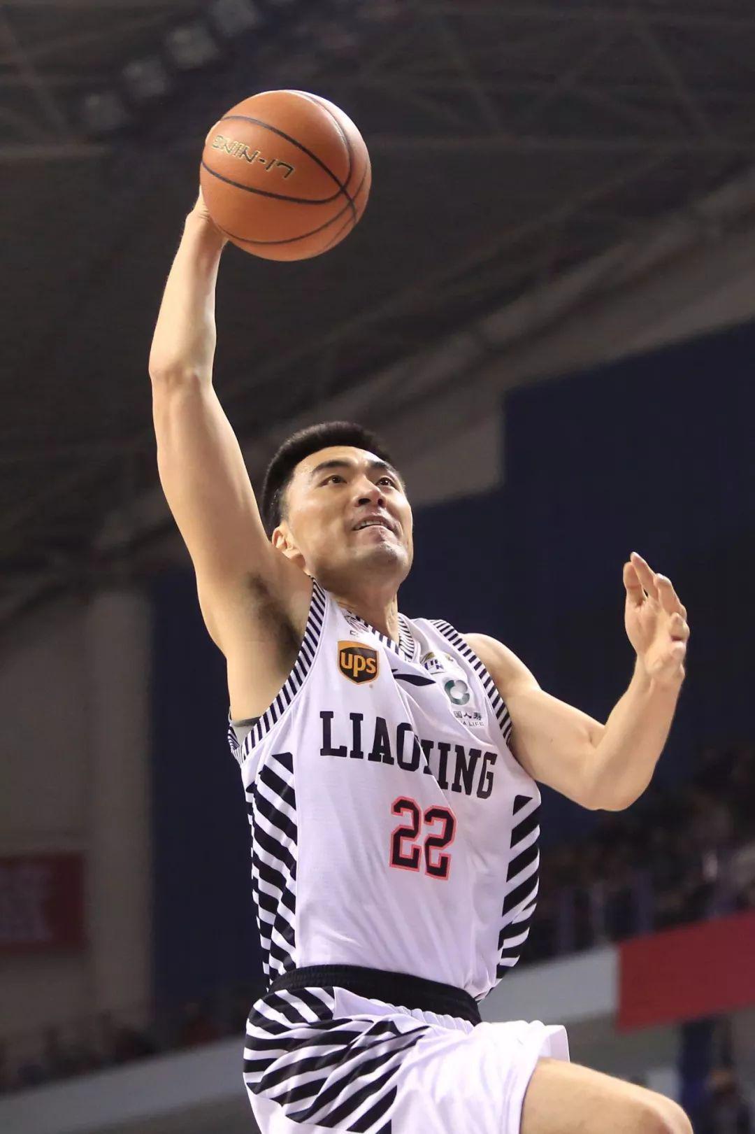 九游游戏中心-辽篮迎一大利好！经风雨再坚守，李晓旭暂不退役：35岁再战1年